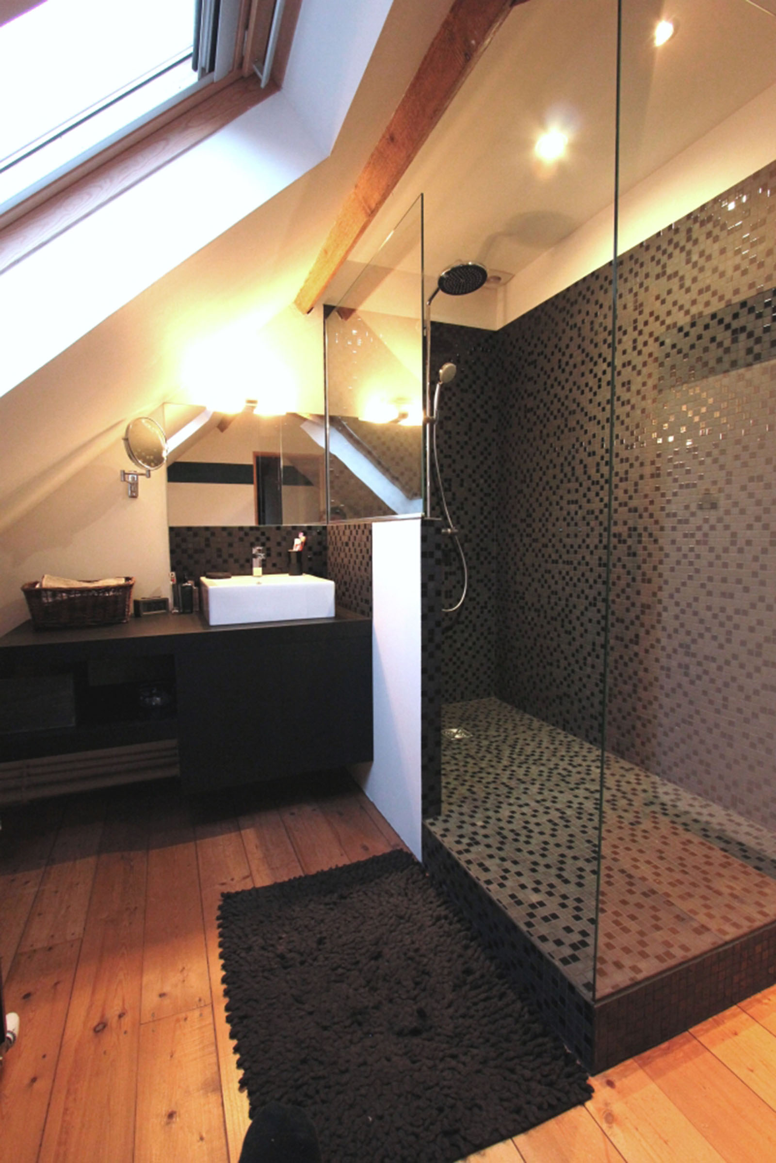 Quelles astuces pour aménager une toute petite salle de bain ...