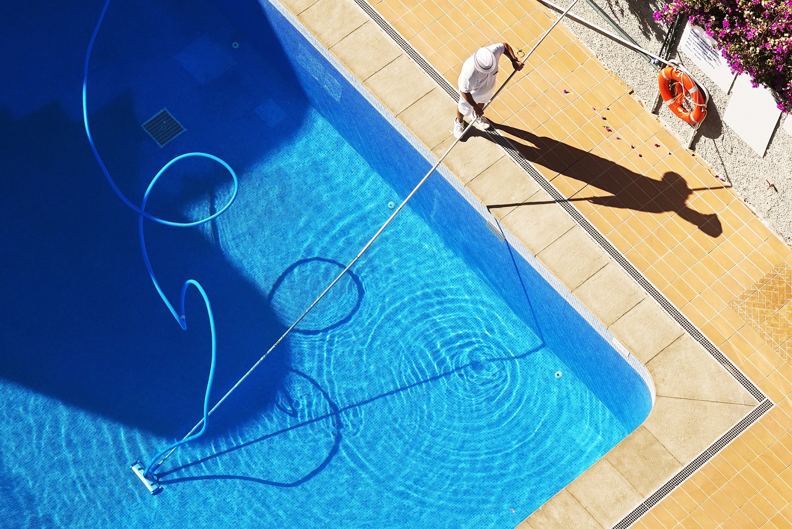 Entretien piscine : tout savoir pour un bassin et une eau propres